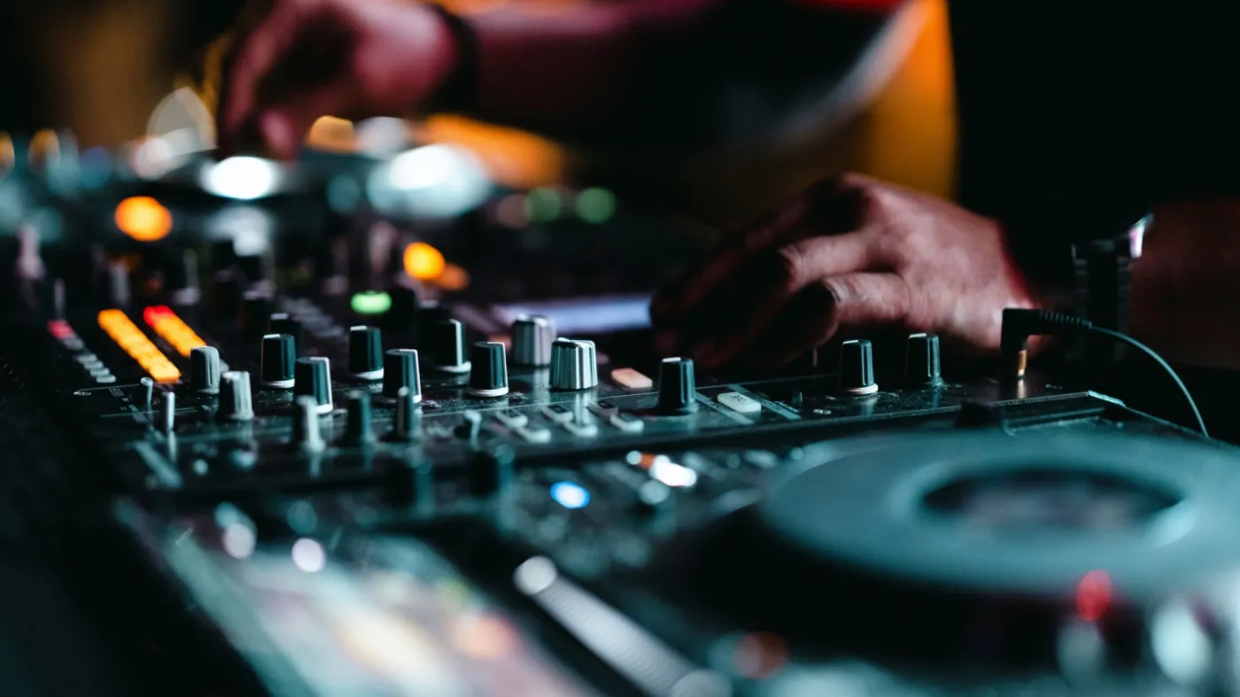 dj 5