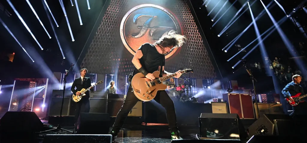 FOO FIGHTERS : LE ROCK QUI LÂCHE RIEN FOO FIGHTERS 2 E1781100858189 1024x477