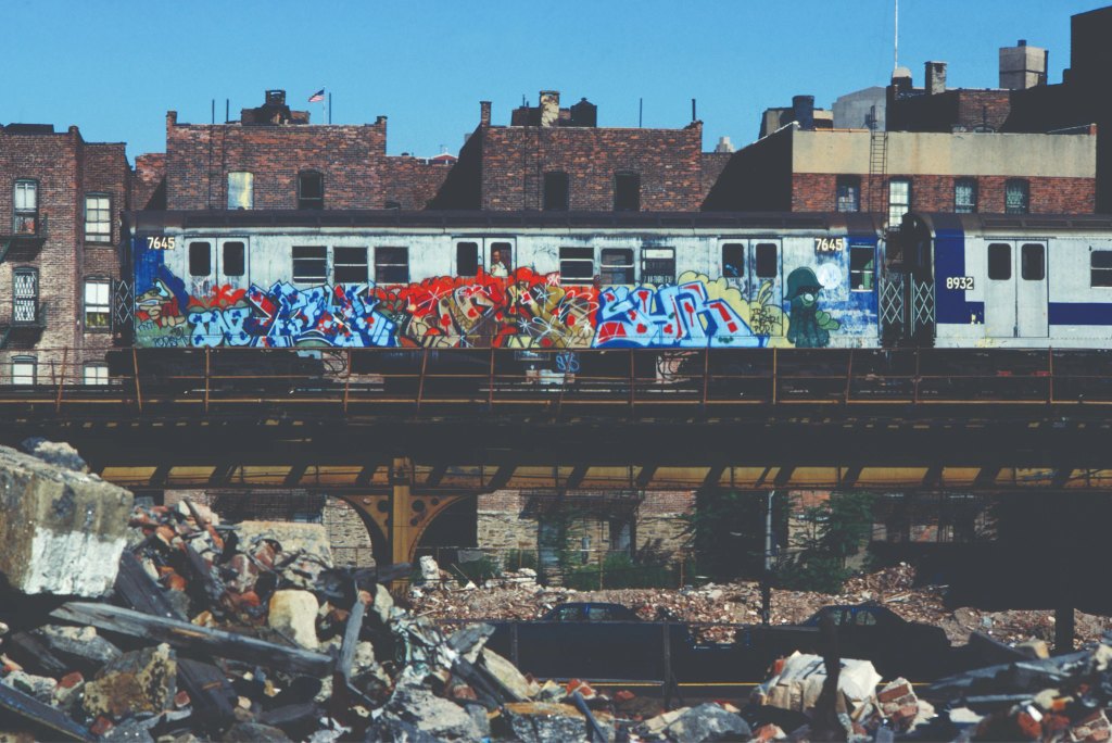 MARTHA COOPER : ELLE A PHOTOGRAPHIÉ LE GRAFFITI QUAND PERSONNE N'EN VOULAIT martha cooper 4